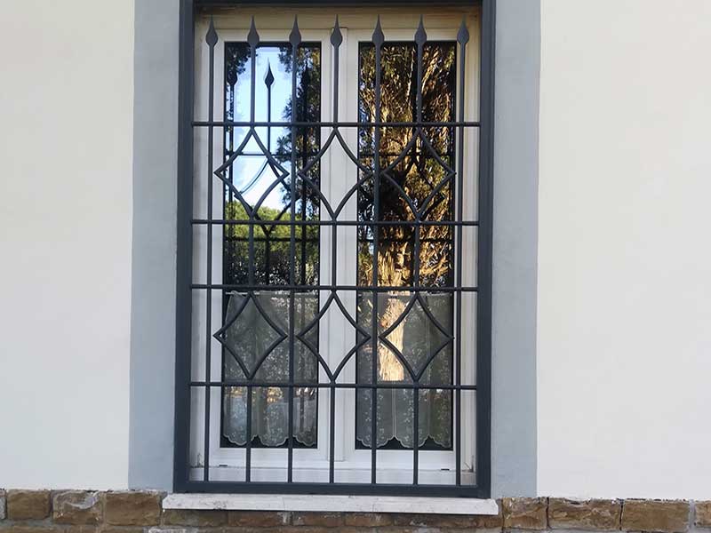 Inferriate e grate a Novoli - Firenze